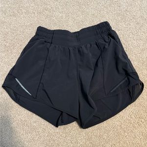LULULEMON HOTTY HOTS 2.5 INCHES SIZE 2